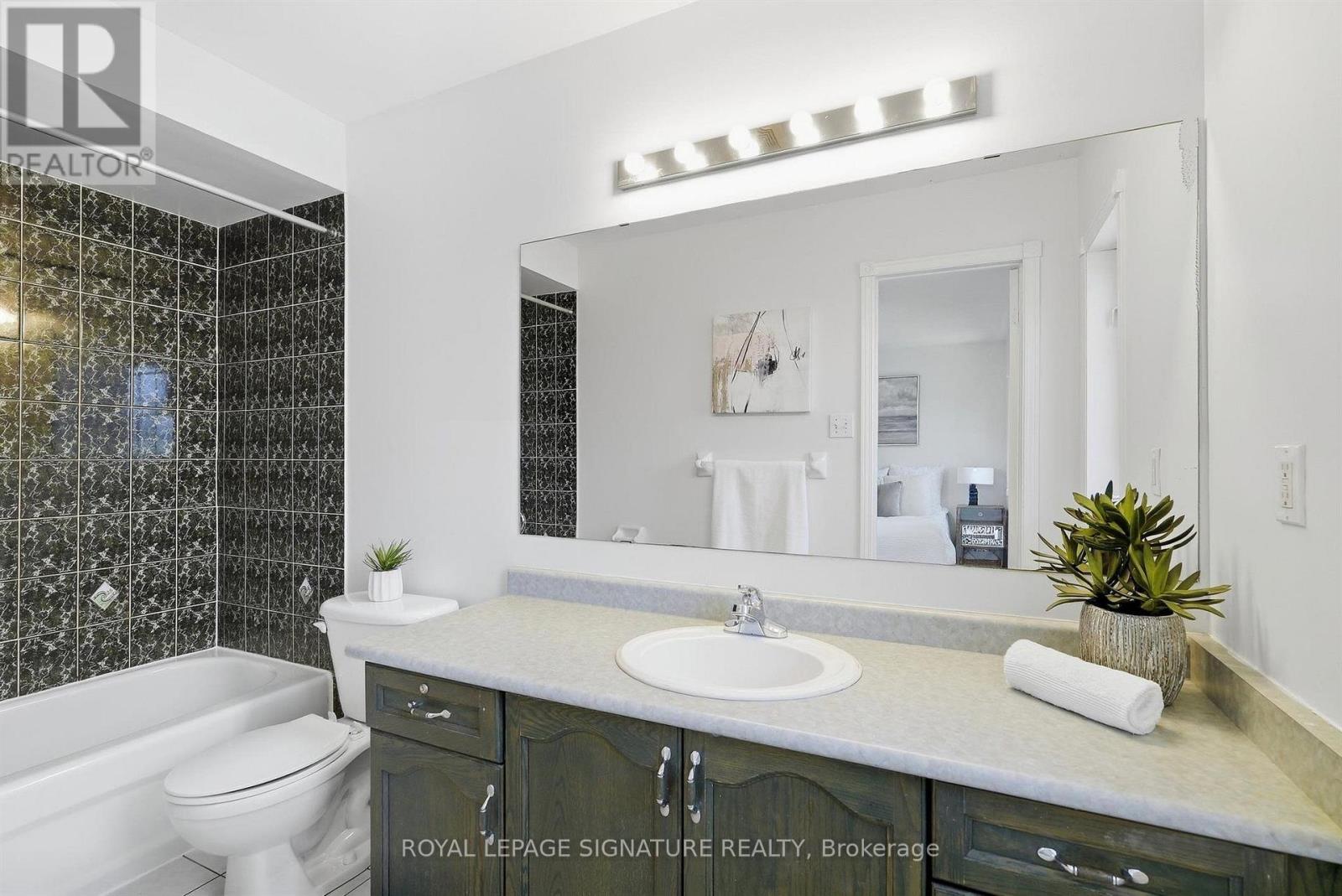 106 Heartleaf Crescent, Brampton, Ontario L7A 2B9 - Photo 25 - W13834672