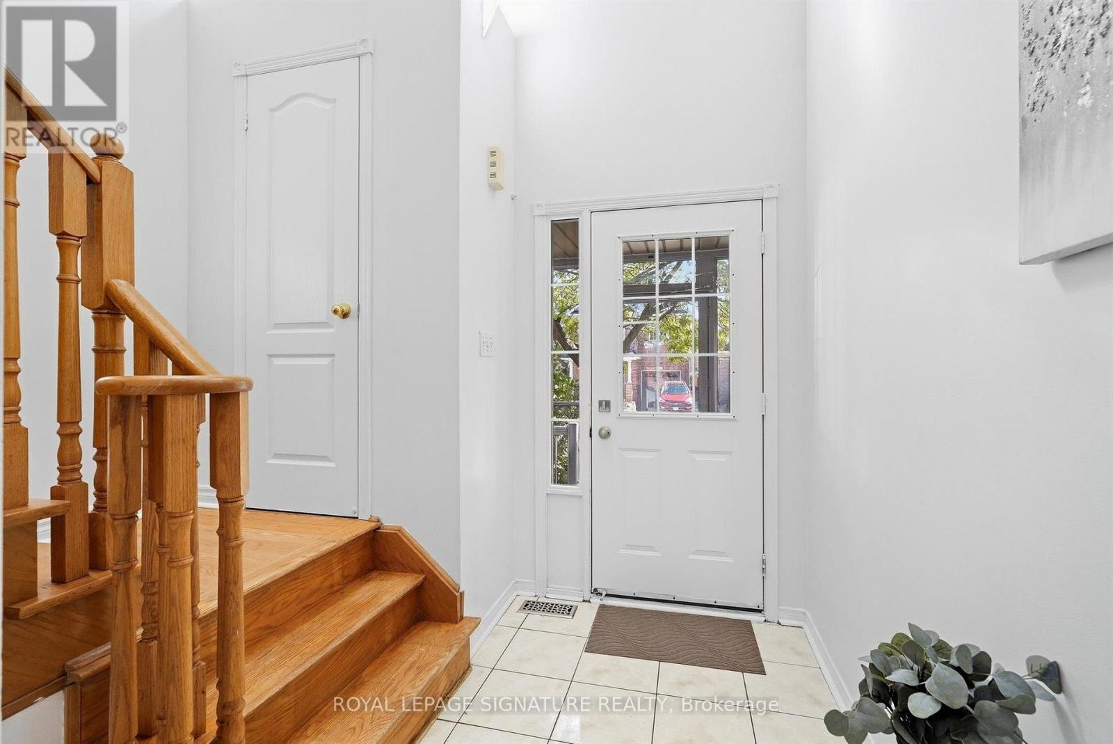 106 Heartleaf Crescent, Brampton, Ontario L7A 2B9 - Photo 4 - W13834672