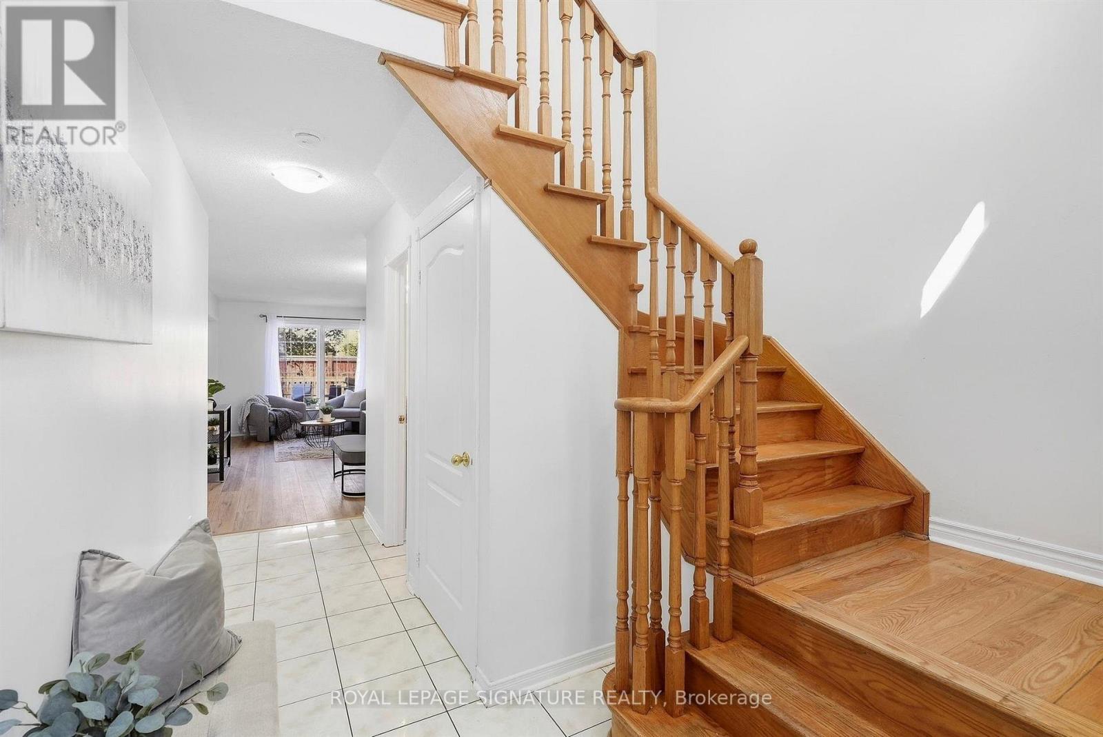 106 Heartleaf Crescent, Brampton, Ontario L7A 2B9 - Photo 5 - W13834672