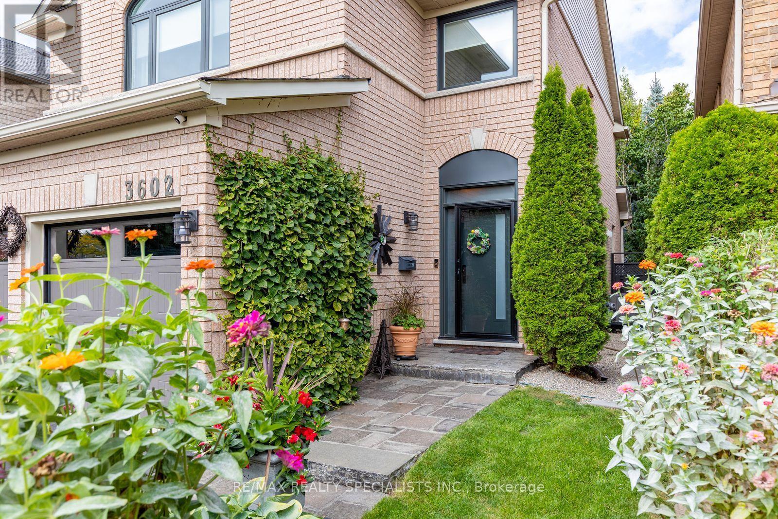 3602 Forest Bluff Crescent, Mississauga, Ontario  L5N 7W2 - Photo 2 - W13834740