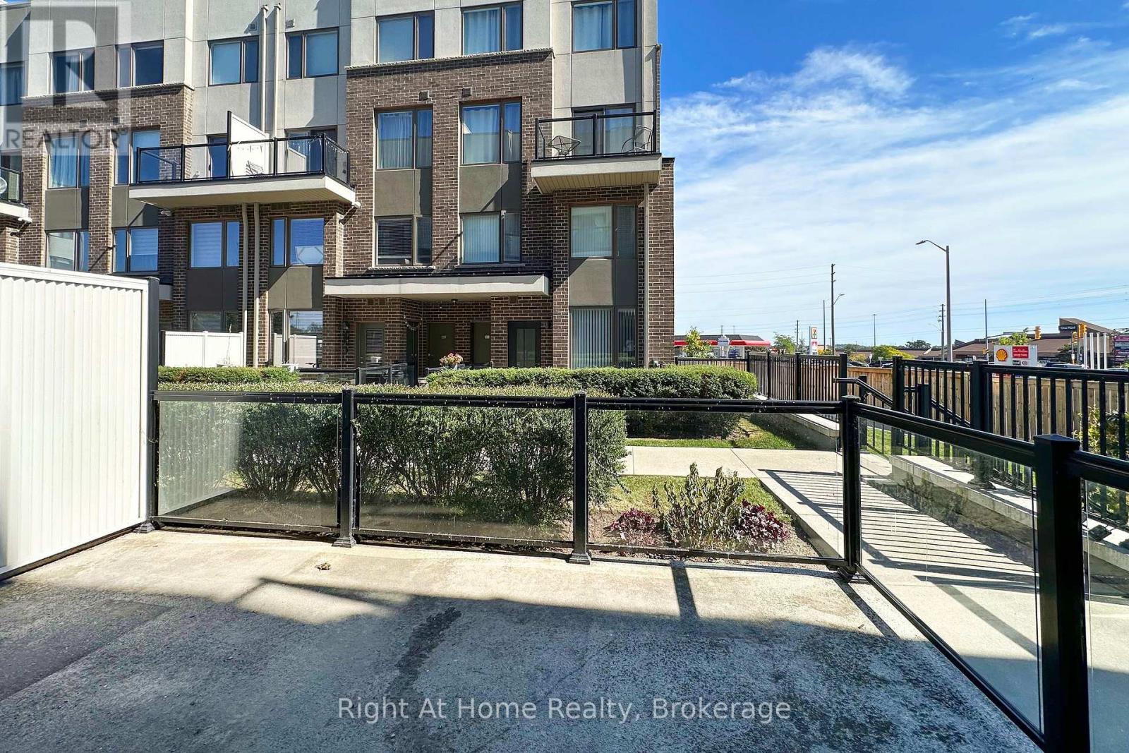 405 - 1460 Whites Road, Pickering, Ontario  L1V 1R4 - Photo 17 - E13827072
