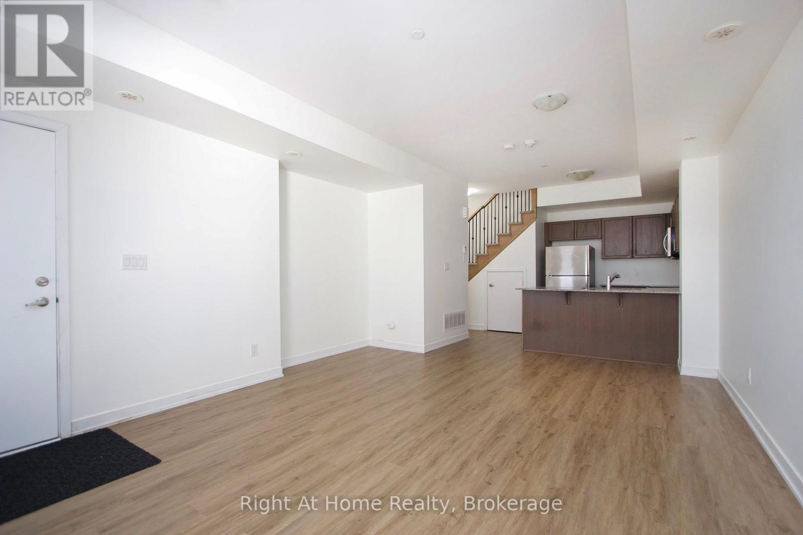 405 - 1460 Whites Road, Pickering, Ontario  L1V 1R4 - Photo 4 - E13827072