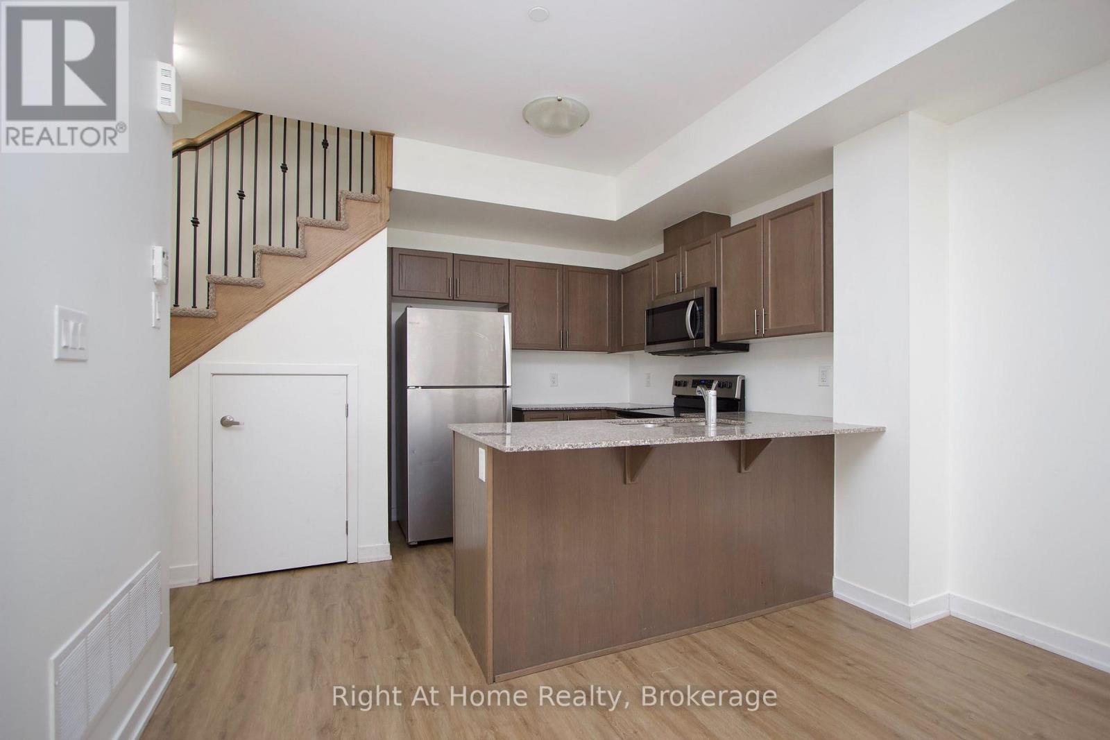 405 - 1460 Whites Road, Pickering, Ontario  L1V 1R4 - Photo 5 - E13827072