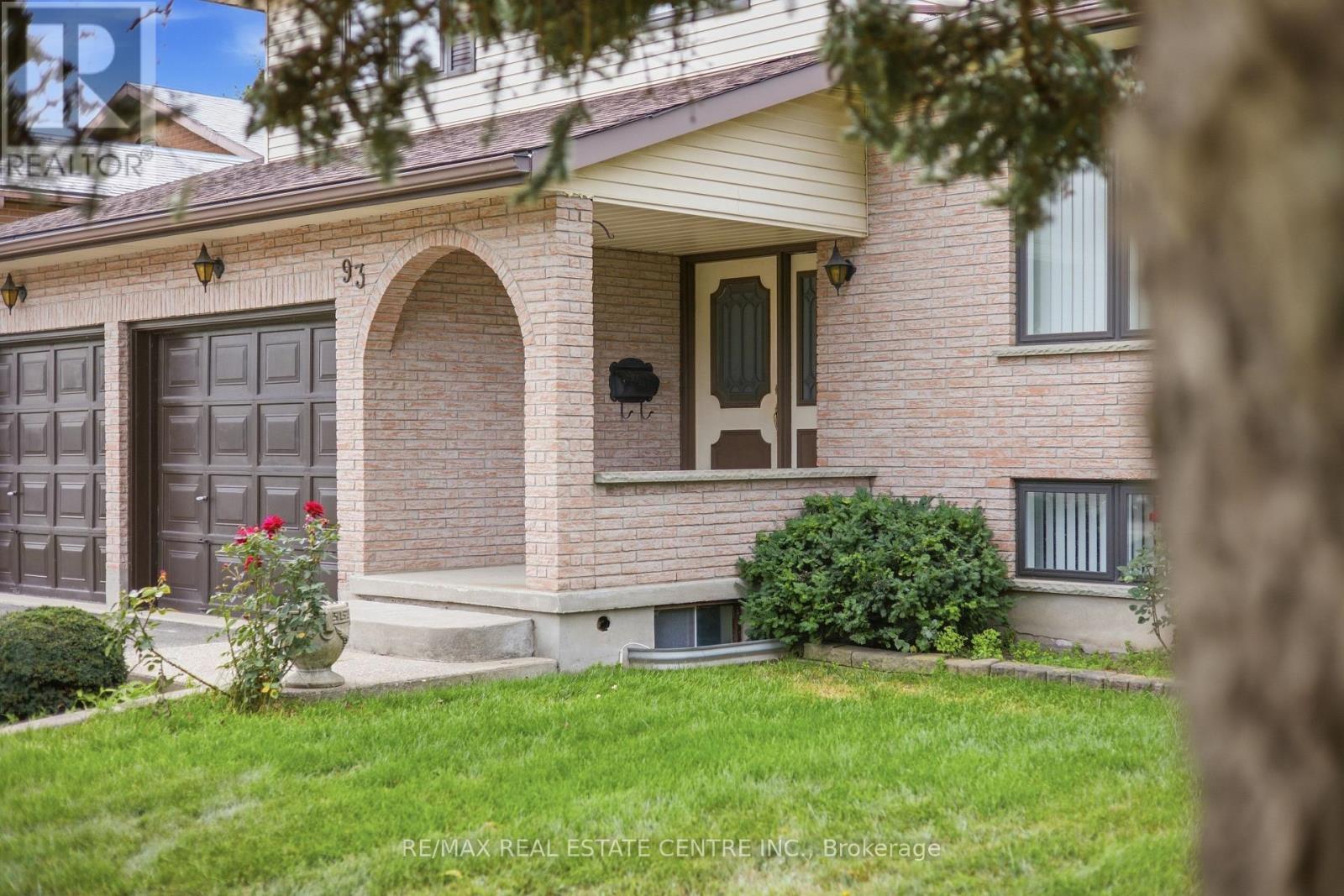 93 Old Chicopee Drive, Kitchener, Ontario  N2A 3R7 - Photo 4 - X13834608