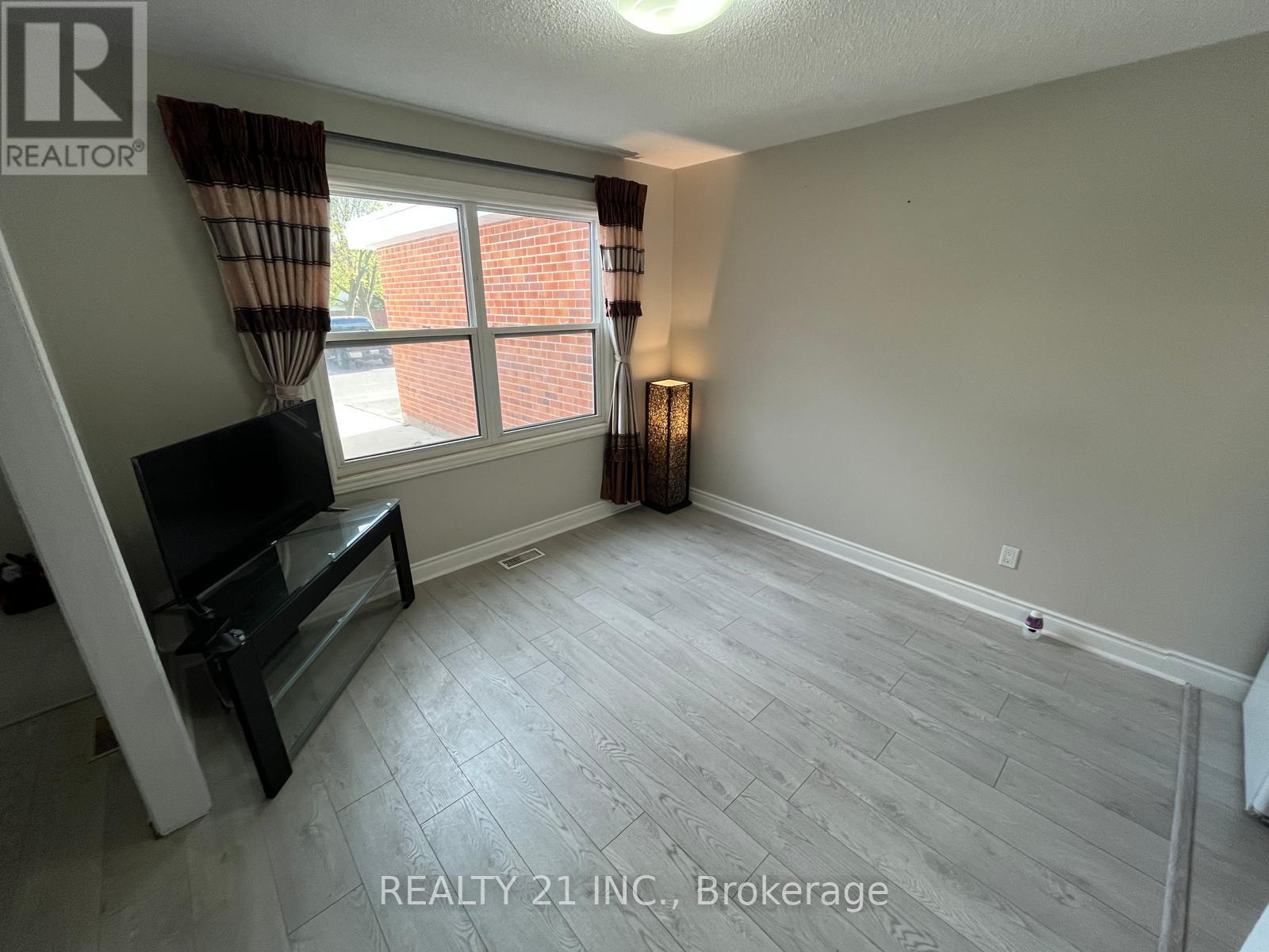 2 - 405 Keats Way, Waterloo, Ontario  N2L 5S7 - Photo 3 - X13834666