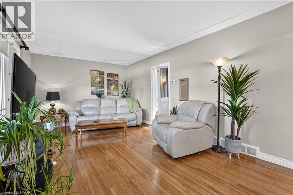 416 Bartlett Avenue, Grimsby, Ontario  L3M 2N4 - Photo 6 - 40866987