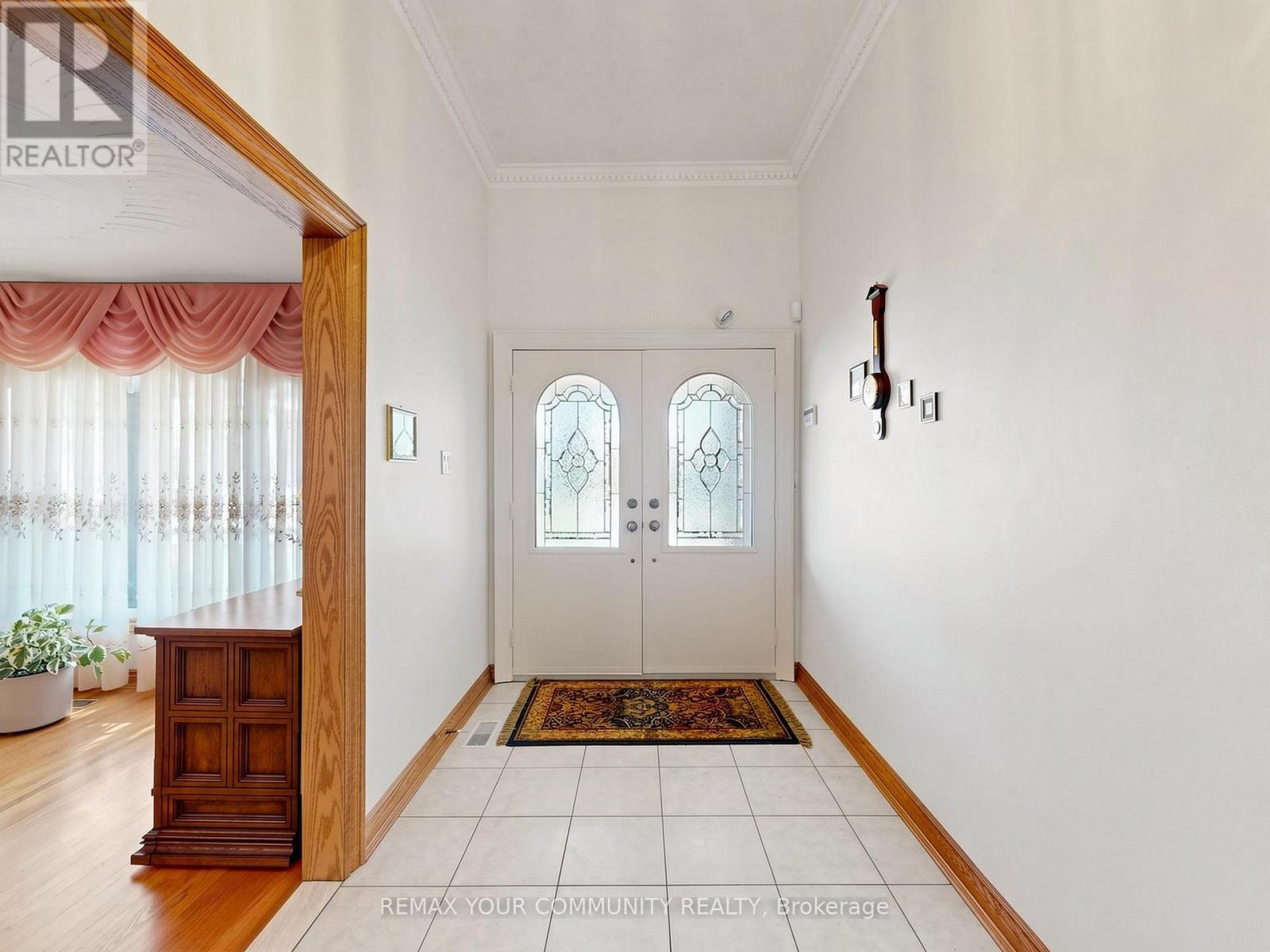 35 May Avenue, Richmond Hill, Ontario L4C 3S7 - Photo 3 - N13834234