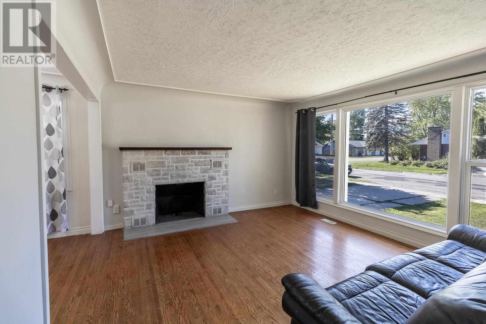 200 Hugill St, Sault Ste. Marie, Ontario  P6A 4E8 - Photo 9 - SM262691