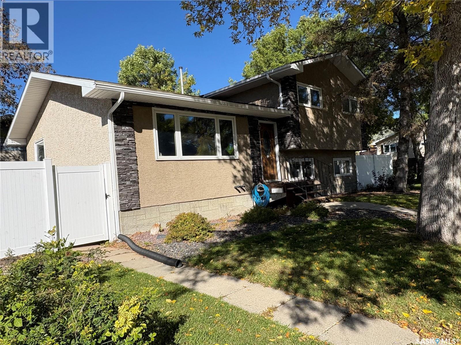 147 Fuhrmann Crescent, Regina, Saskatchewan  S4R 7W2 - Photo 1 - SK049681