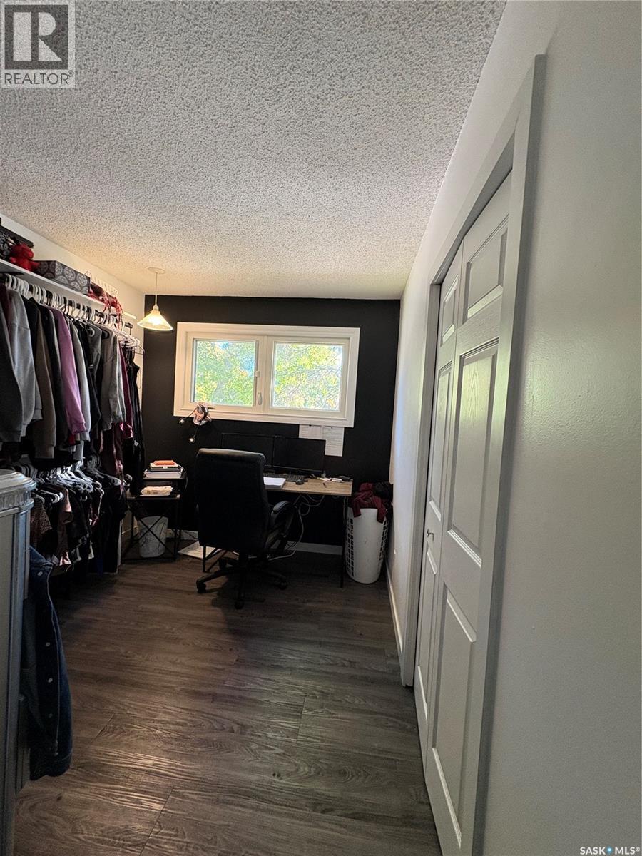 147 Fuhrmann Crescent, Regina, Saskatchewan  S4R 7W2 - Photo 14 - SK049681