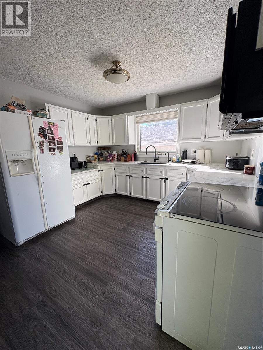 147 Fuhrmann Crescent, Regina, Saskatchewan  S4R 7W2 - Photo 5 - SK049681