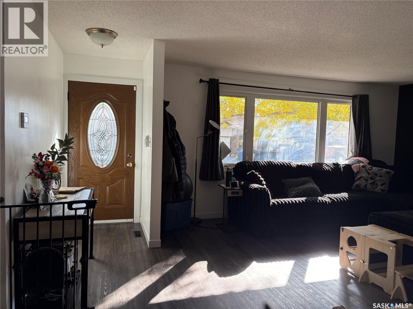 147 Fuhrmann Crescent, Regina, Saskatchewan  S4R 7W2 - Photo 6 - SK049681
