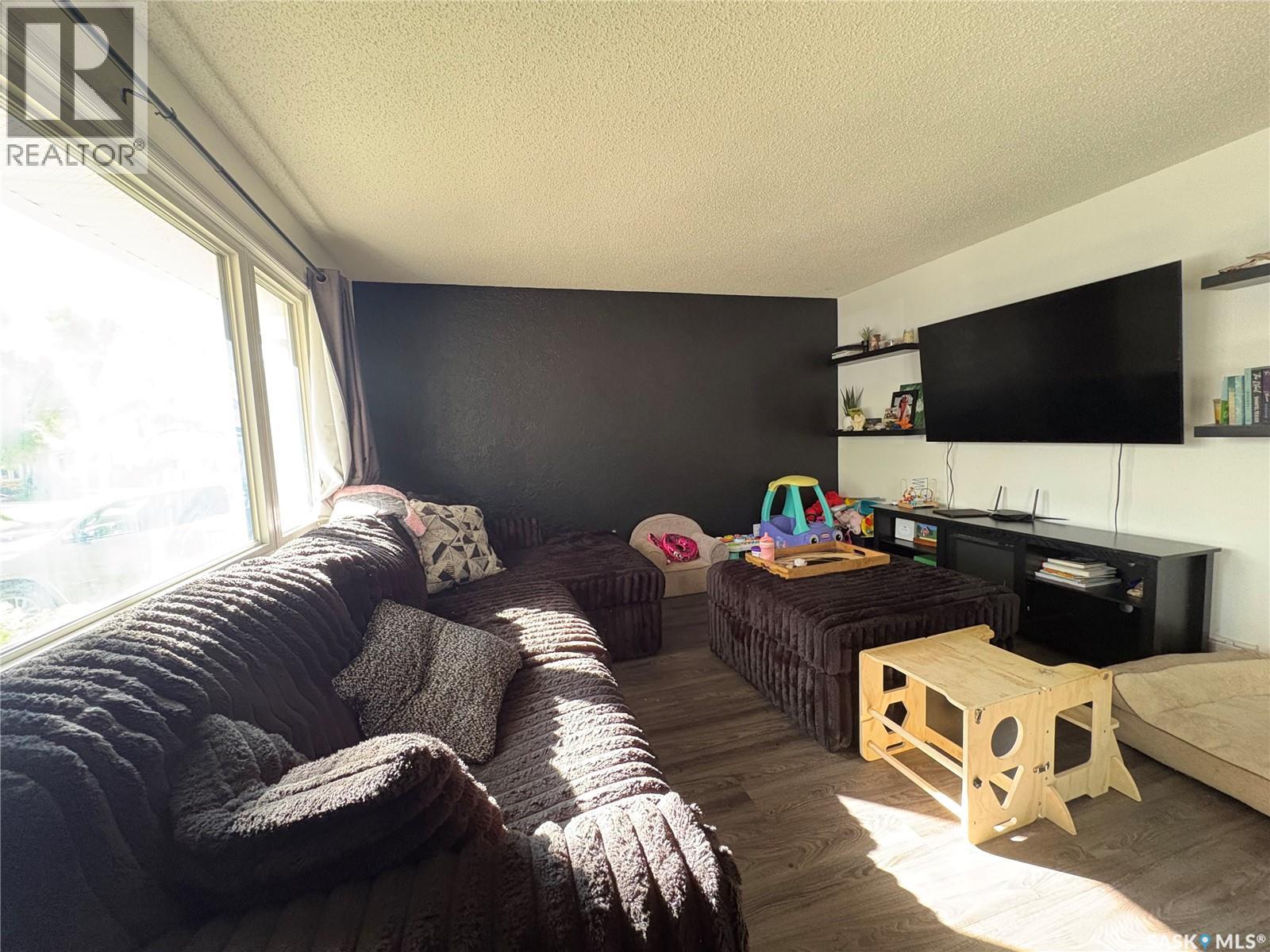 147 Fuhrmann Crescent, Regina, Saskatchewan  S4R 7W2 - Photo 7 - SK049681