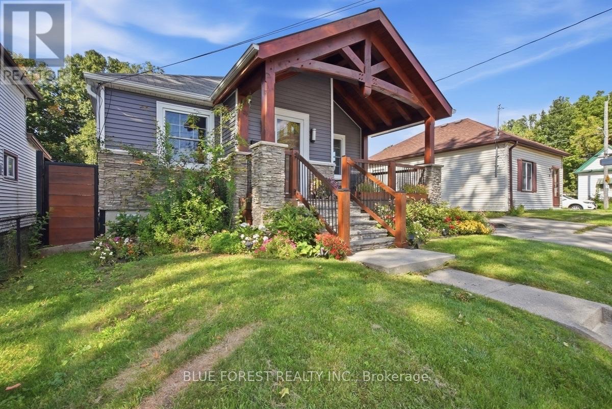 8 Edna Street, London South, Ontario  N5Z 2X9 - Photo 3 - X13834902