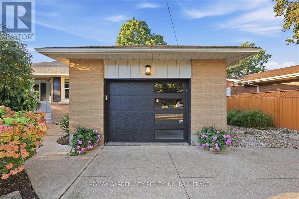 98 Village Road, St. Catharines, Ontario  L2T 3C1 - Photo 3 - X13834772