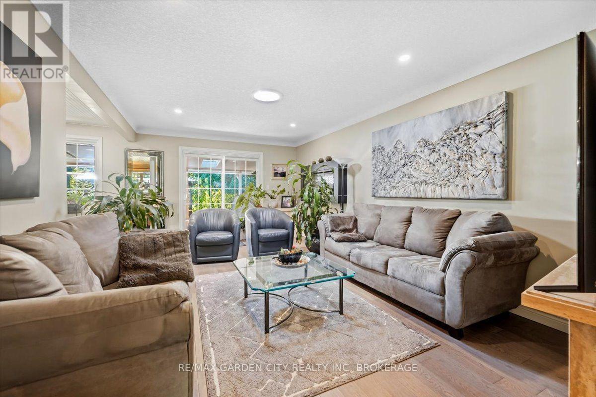 98 Village Road, St. Catharines, Ontario  L2T 3C1 - Photo 8 - X13834772