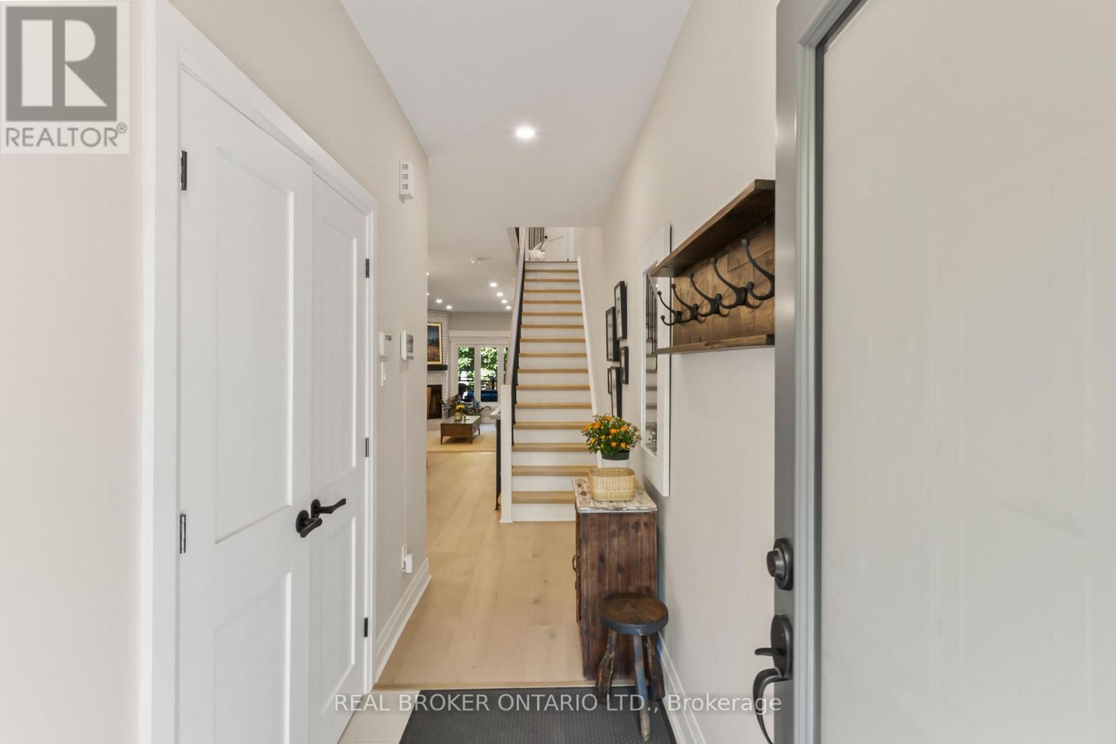 12 St. James Court, Toronto, Ontario  M4X 1X4 - Photo 4 - C13834808