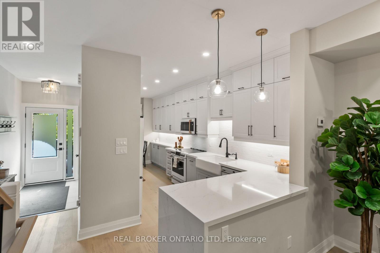 12 St. James Court, Toronto, Ontario  M4X 1X4 - Photo 5 - C13834808