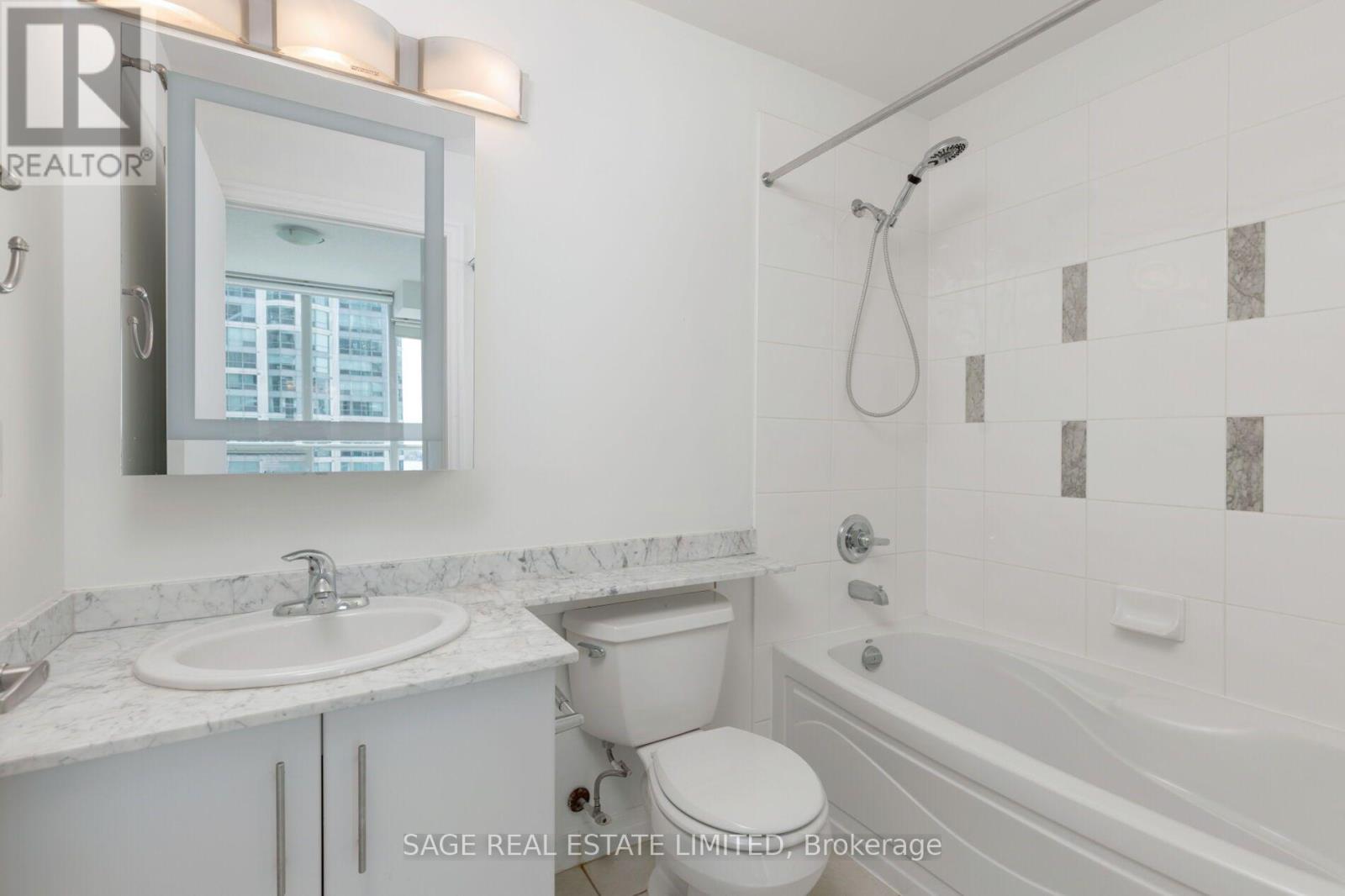 2711 - 16 YONGE STREET