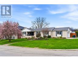 18 TETBURY CRESCENT, Toronto, Ontario