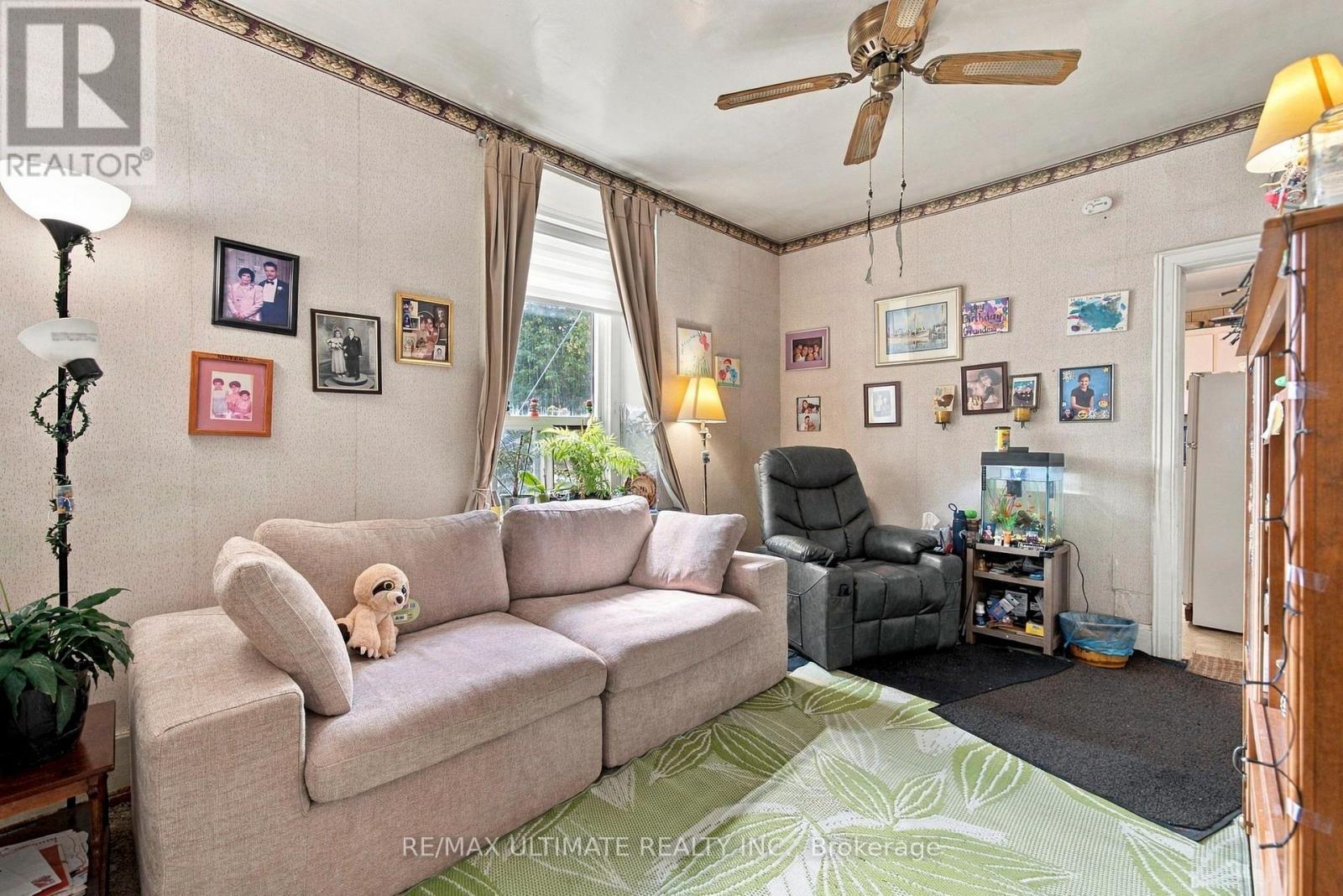 426 Woodfield Road, Toronto (Greenwood-Coxwell), Ontario  M4L 2X3 - Photo 5 - E13834844