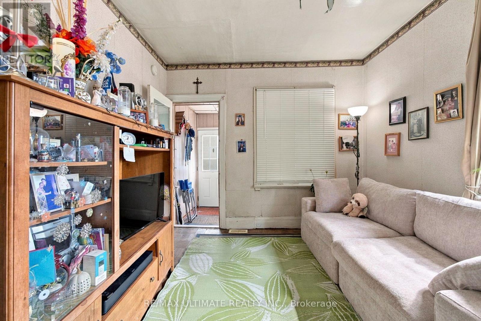 426 Woodfield Road, Toronto (Greenwood-Coxwell), Ontario  M4L 2X3 - Photo 6 - E13834844