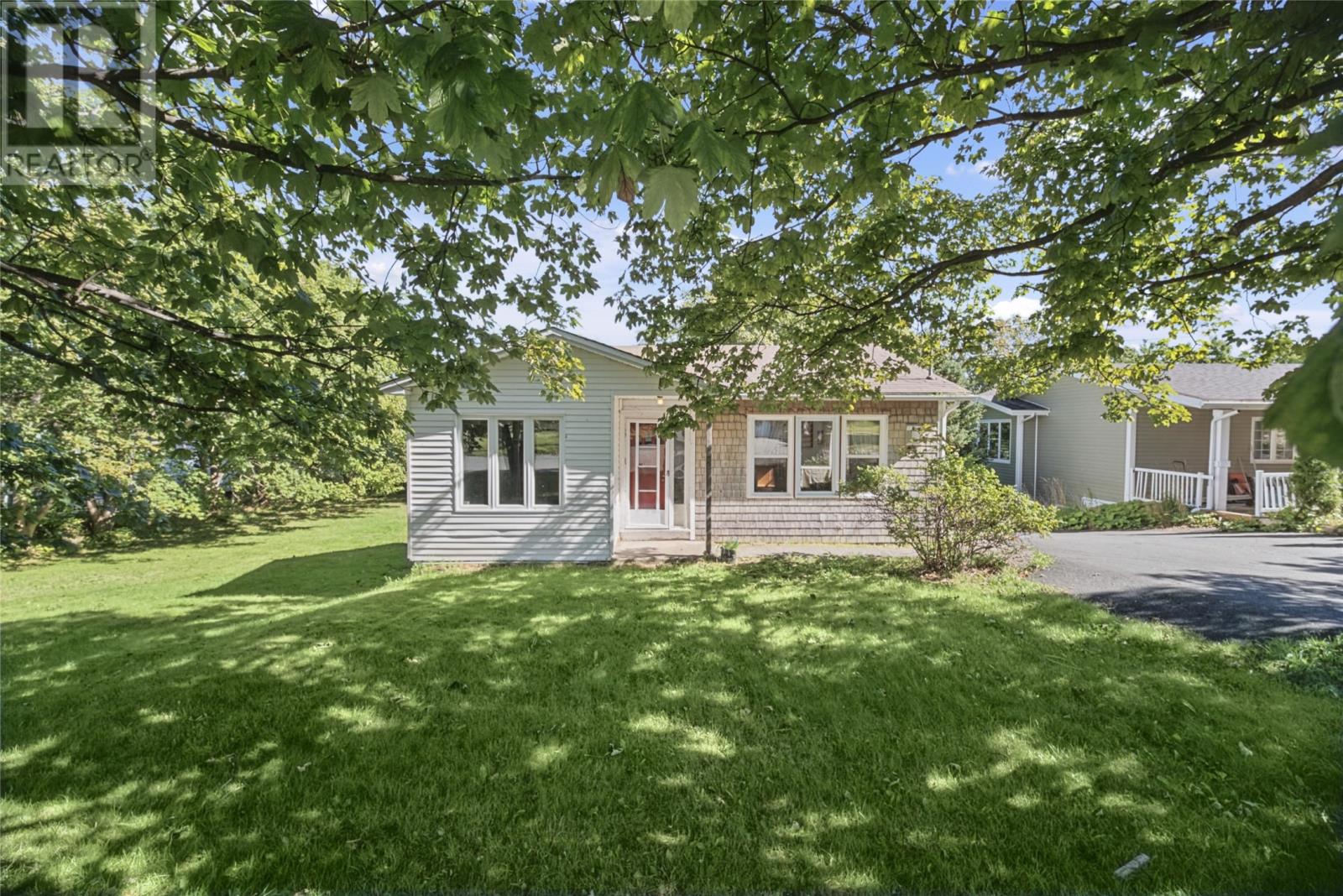 32 Warfords Road, Conception Bay South, Newfoundland & Labrador