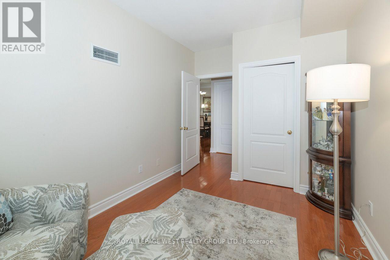 302 - 1 Lomond Drive, Toronto, Ontario  M8X 2Z3 - Photo 19 - W13834756