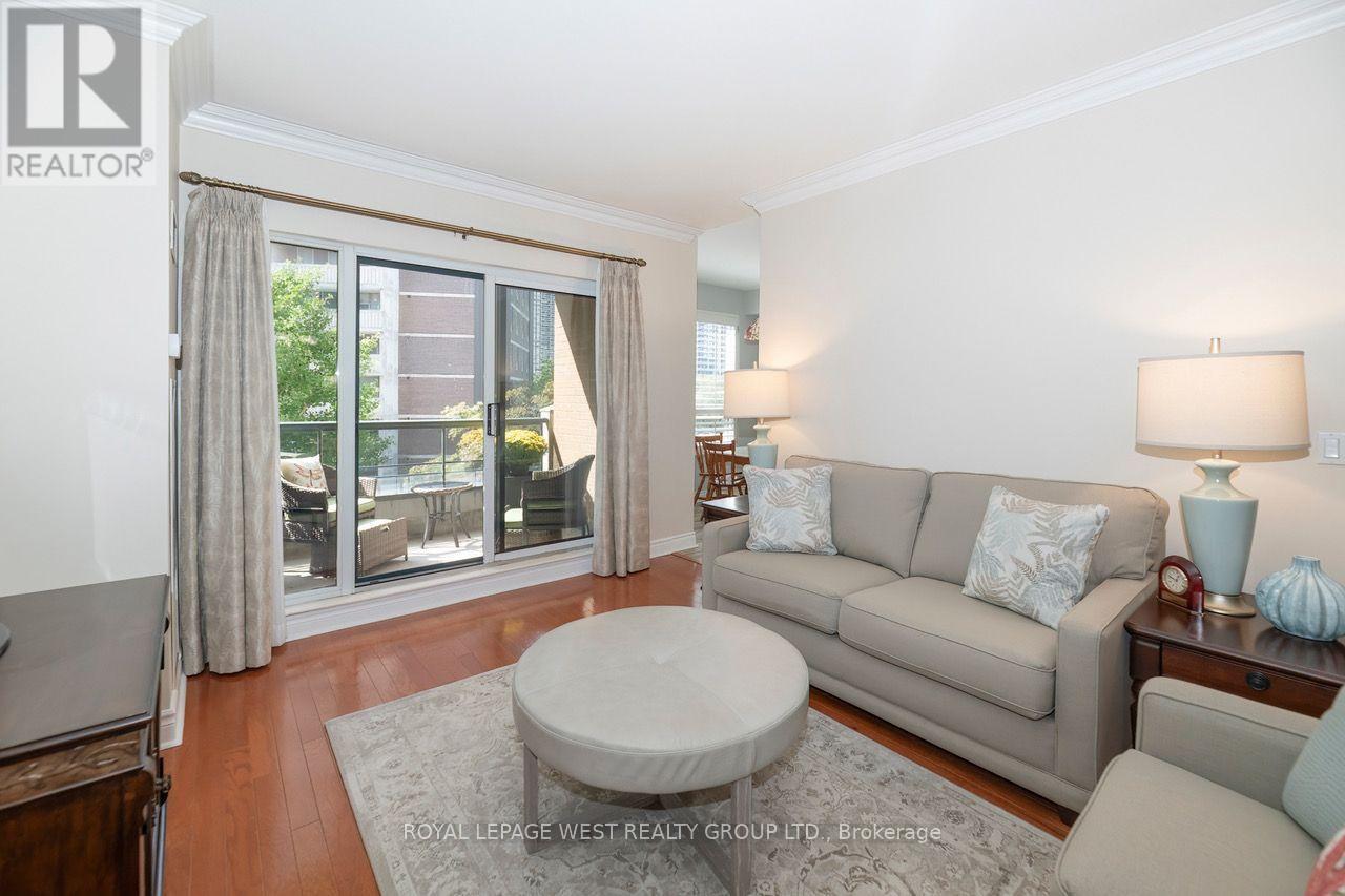 302 - 1 Lomond Drive, Toronto, Ontario  M8X 2Z3 - Photo 2 - W13834756
