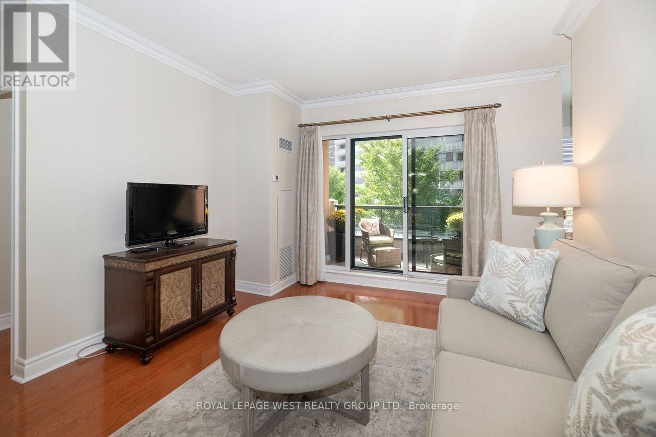 302 - 1 Lomond Drive, Toronto, Ontario  M8X 2Z3 - Photo 3 - W13834756