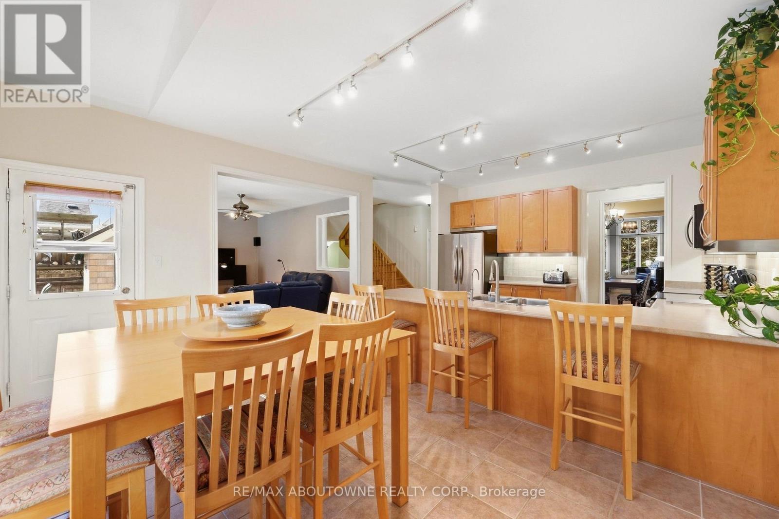 1094 Gorham Way, Milton (Cl Clarke), Ontario  L9T 6N7 - Photo 18 - W13834764