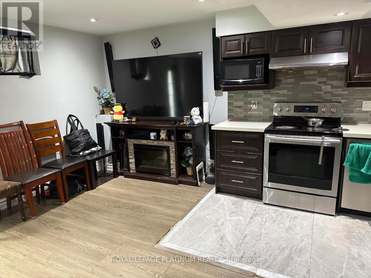 Bsmt - 11 Oxendon Road, Brampton (Northwest Brampton), Ontario  L7A 4M4 - Photo 5 - W13834776