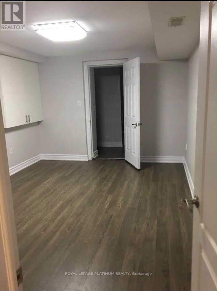 Bsmt - 11 Oxendon Road, Brampton (Northwest Brampton), Ontario  L7A 4M4 - Photo 8 - W13834776