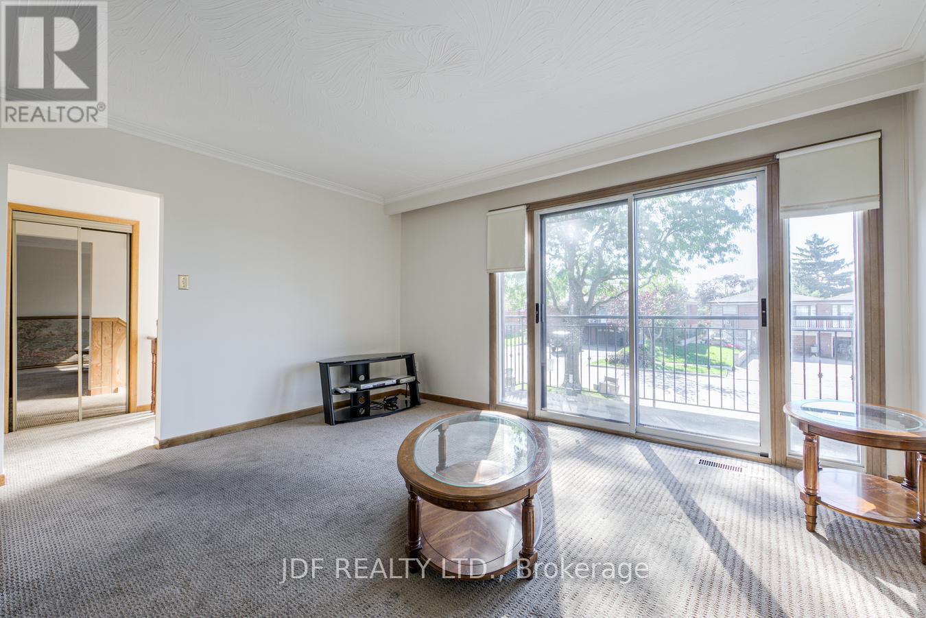48 Debby Court, Toronto (Humberlea-Pelmo Park), Ontario  M9N 2L9 - Photo 10 - W13834854