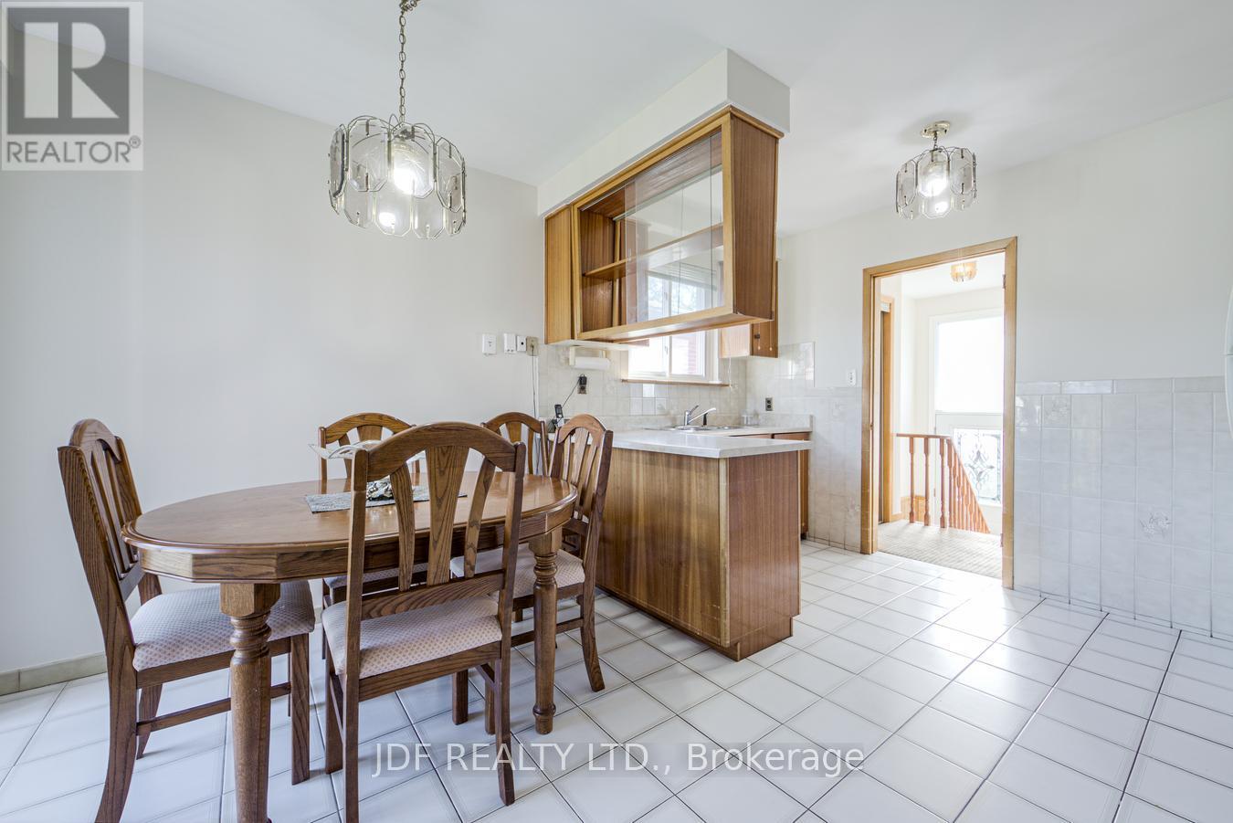 48 Debby Court, Toronto (Humberlea-Pelmo Park), Ontario  M9N 2L9 - Photo 13 - W13834854