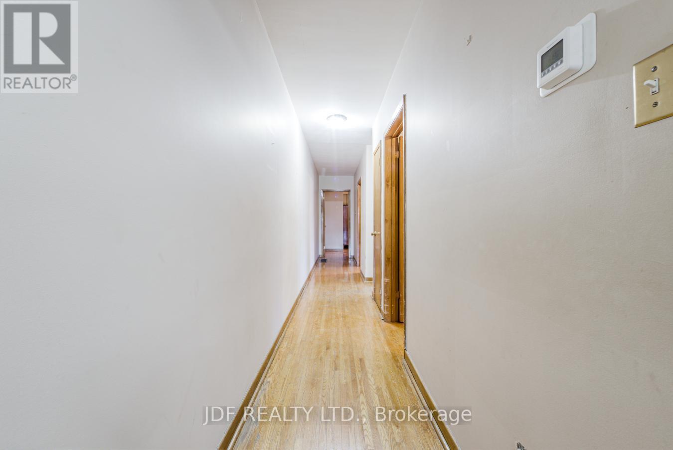 48 Debby Court, Toronto (Humberlea-Pelmo Park), Ontario  M9N 2L9 - Photo 18 - W13834854