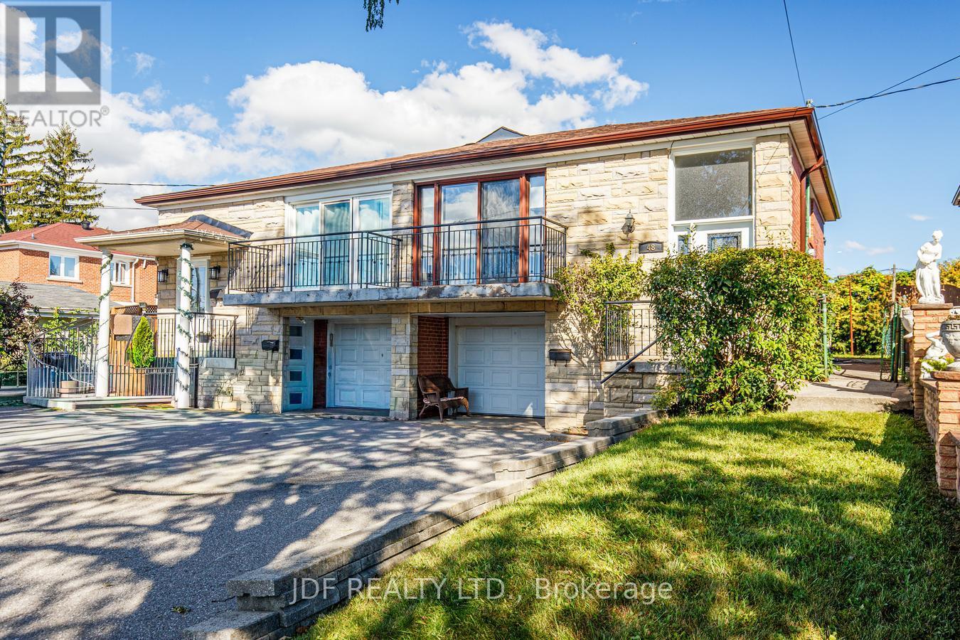 48 Debby Court, Toronto (Humberlea-Pelmo Park), Ontario  M9N 2L9 - Photo 2 - W13834854