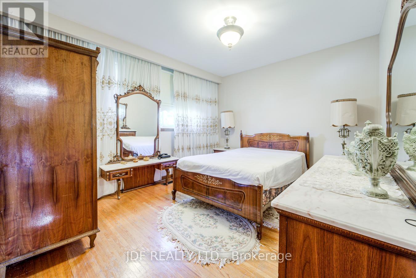48 Debby Court, Toronto (Humberlea-Pelmo Park), Ontario  M9N 2L9 - Photo 22 - W13834854