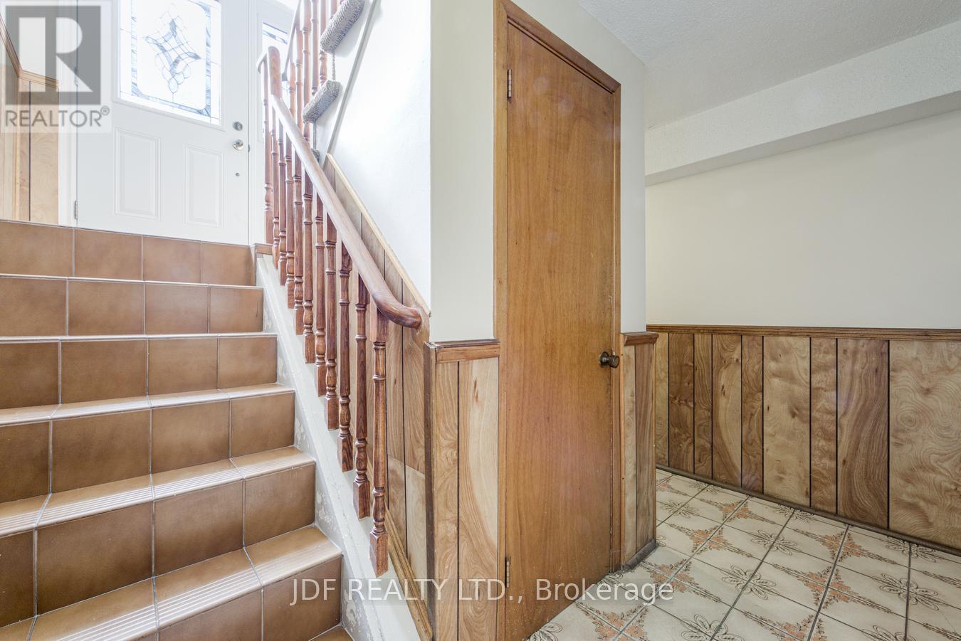 48 Debby Court, Toronto (Humberlea-Pelmo Park), Ontario  M9N 2L9 - Photo 23 - W13834854
