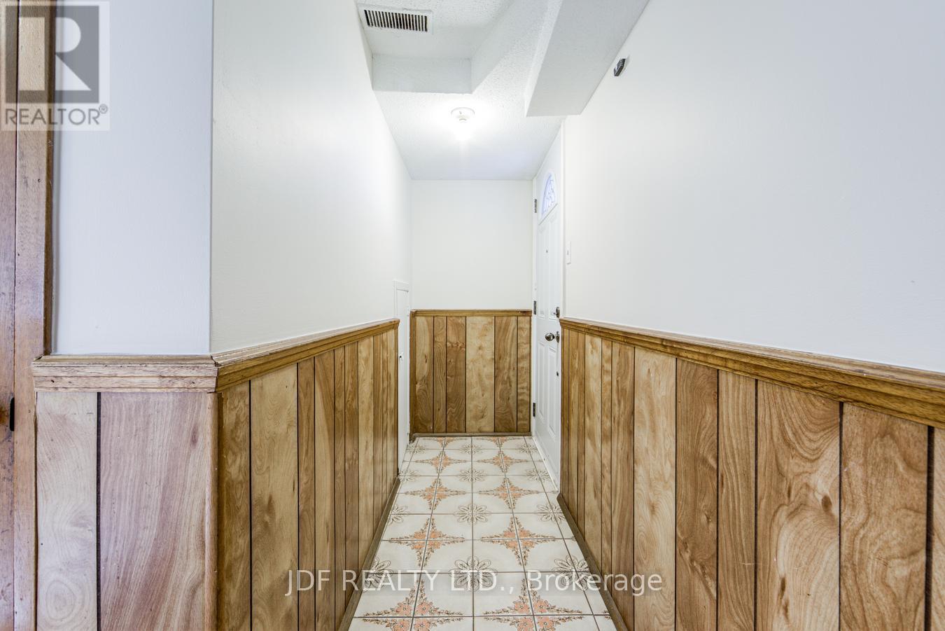 48 Debby Court, Toronto (Humberlea-Pelmo Park), Ontario  M9N 2L9 - Photo 24 - W13834854