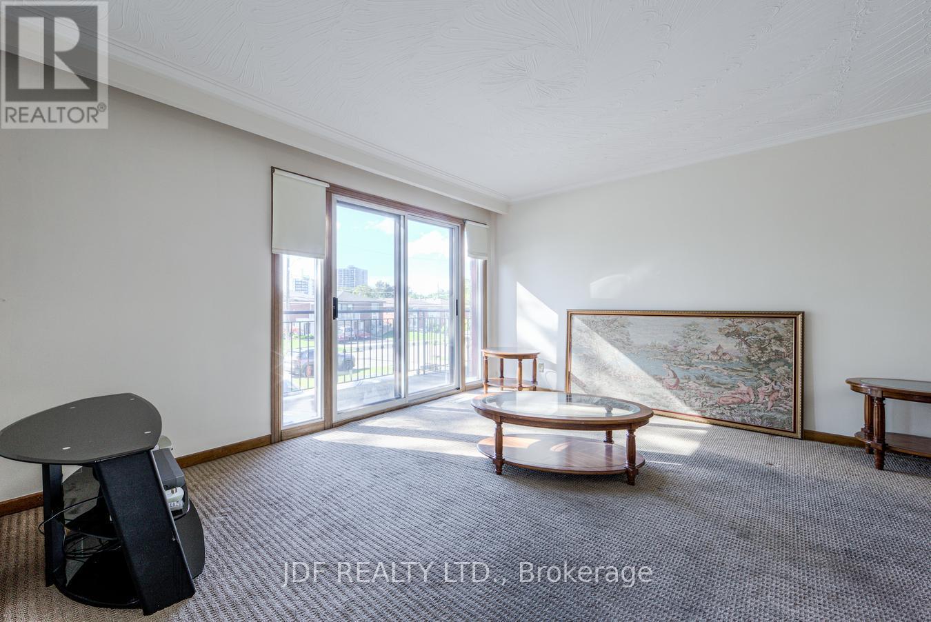 48 Debby Court, Toronto (Humberlea-Pelmo Park), Ontario  M9N 2L9 - Photo 7 - W13834854