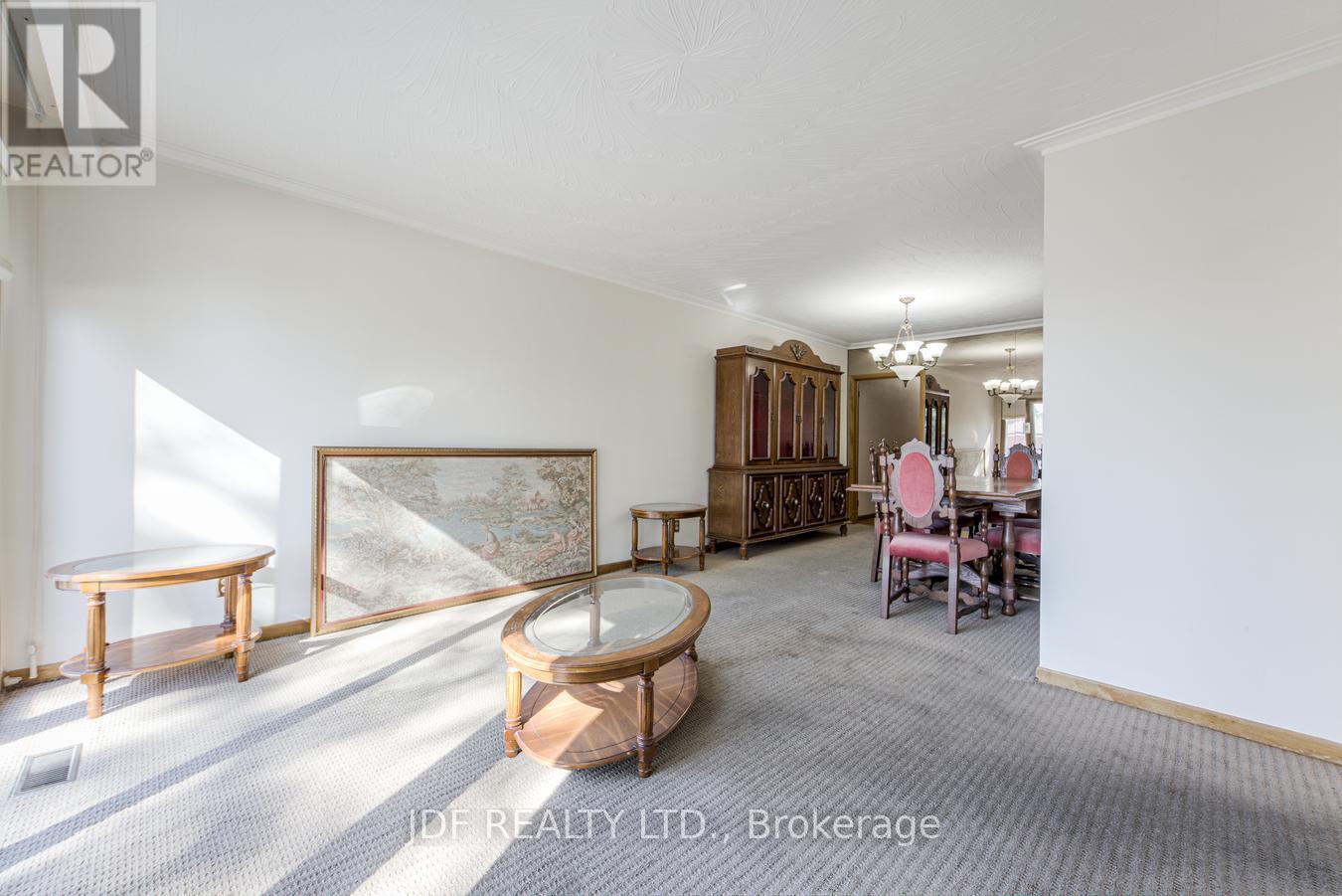 48 Debby Court, Toronto (Humberlea-Pelmo Park), Ontario  M9N 2L9 - Photo 8 - W13834854