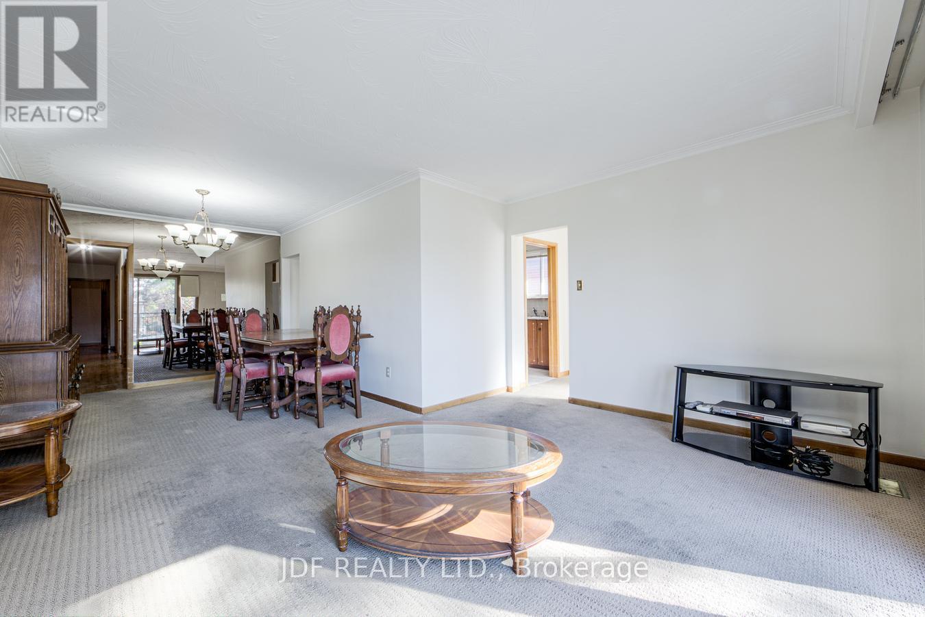 48 Debby Court, Toronto (Humberlea-Pelmo Park), Ontario  M9N 2L9 - Photo 9 - W13834854
