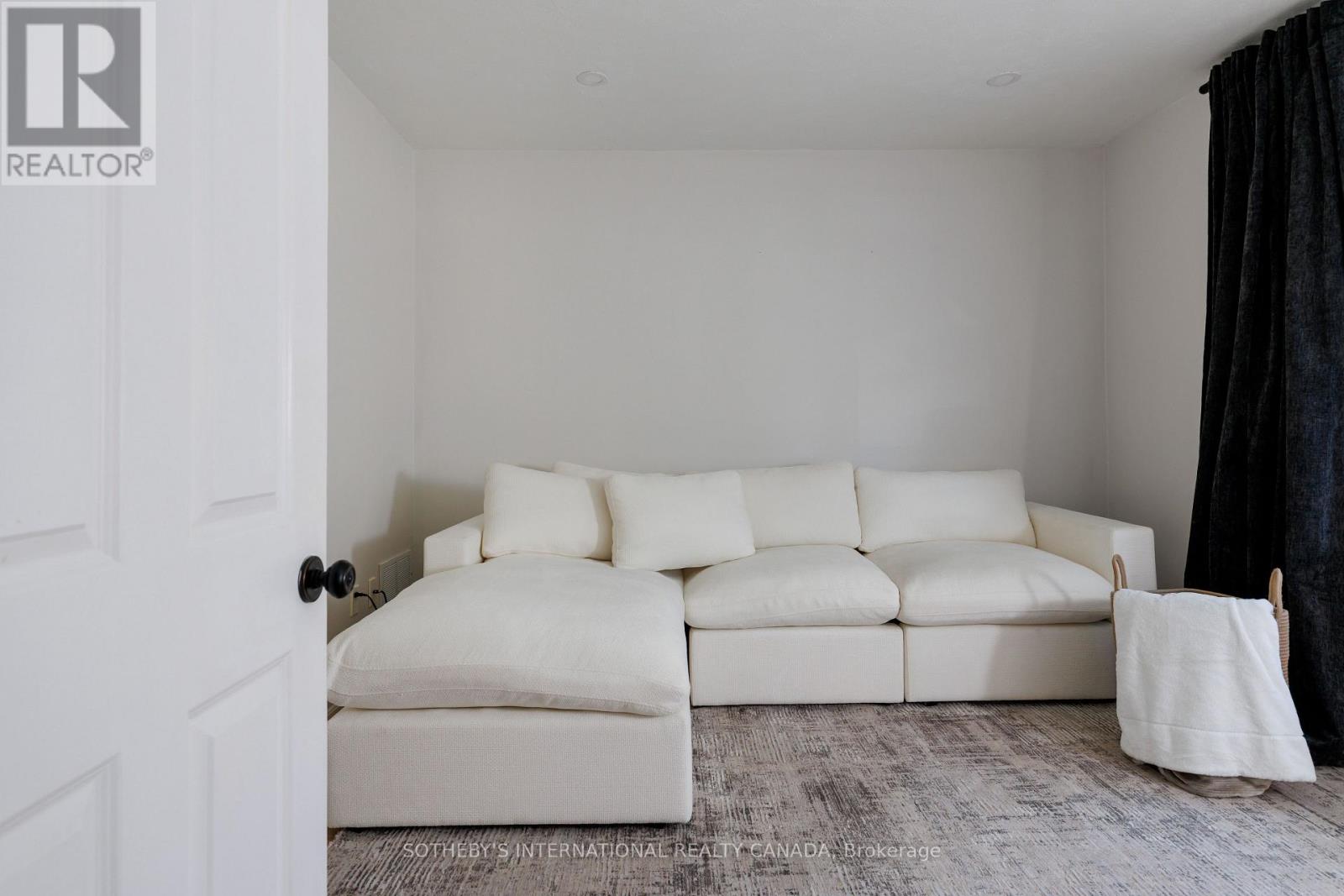 1048 Royal York Road, Toronto (Kingsway South), Ontario  M8X 2G7 - Photo 11 - W13834866