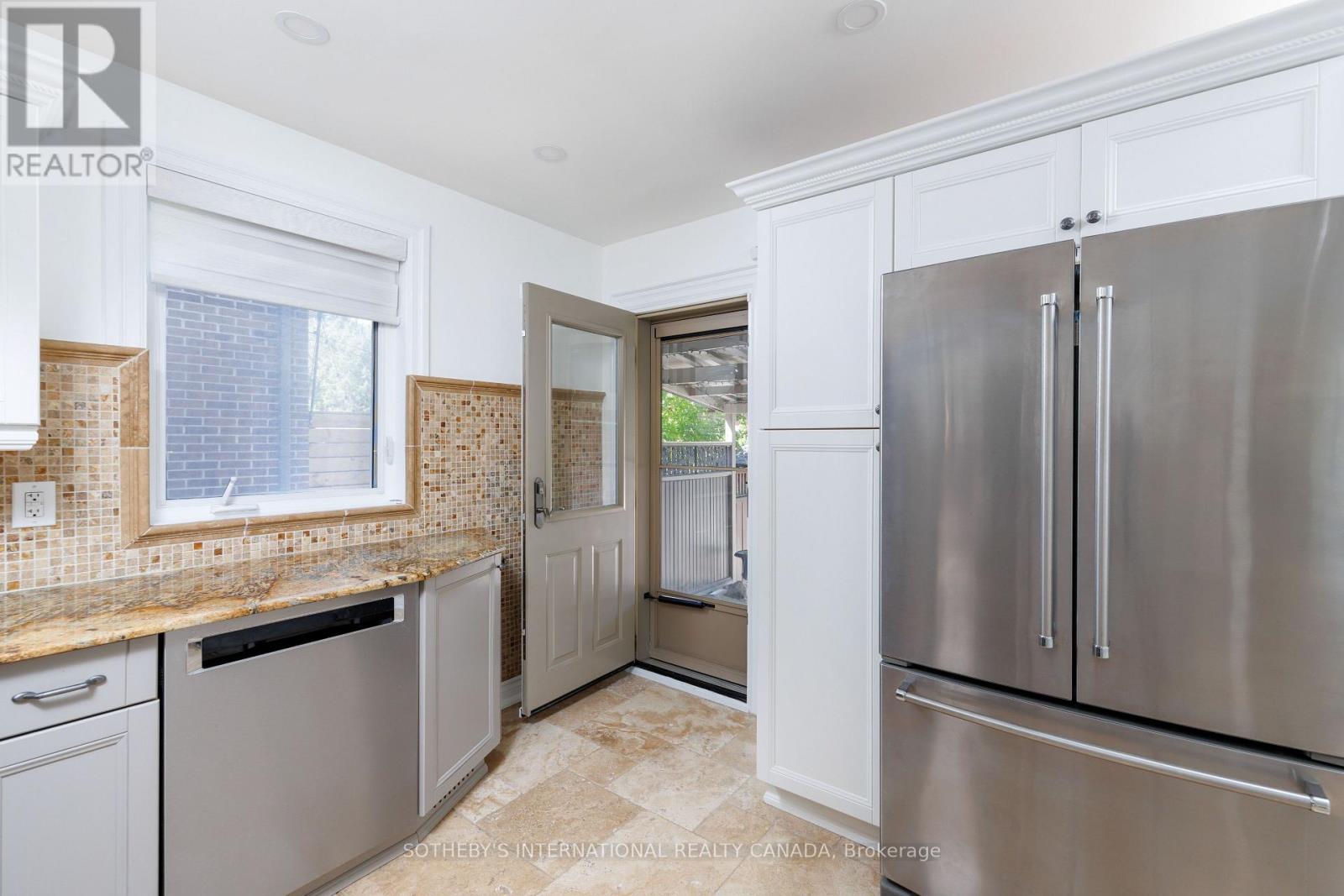 1048 Royal York Road, Toronto (Kingsway South), Ontario  M8X 2G7 - Photo 14 - W13834866