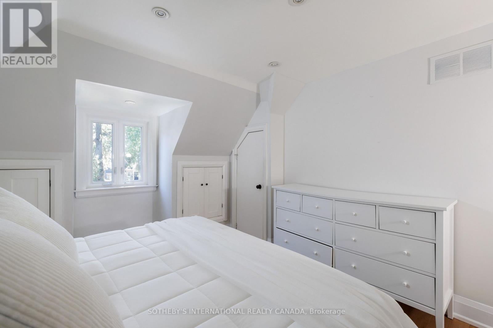 1048 Royal York Road, Toronto (Kingsway South), Ontario  M8X 2G7 - Photo 16 - W13834866