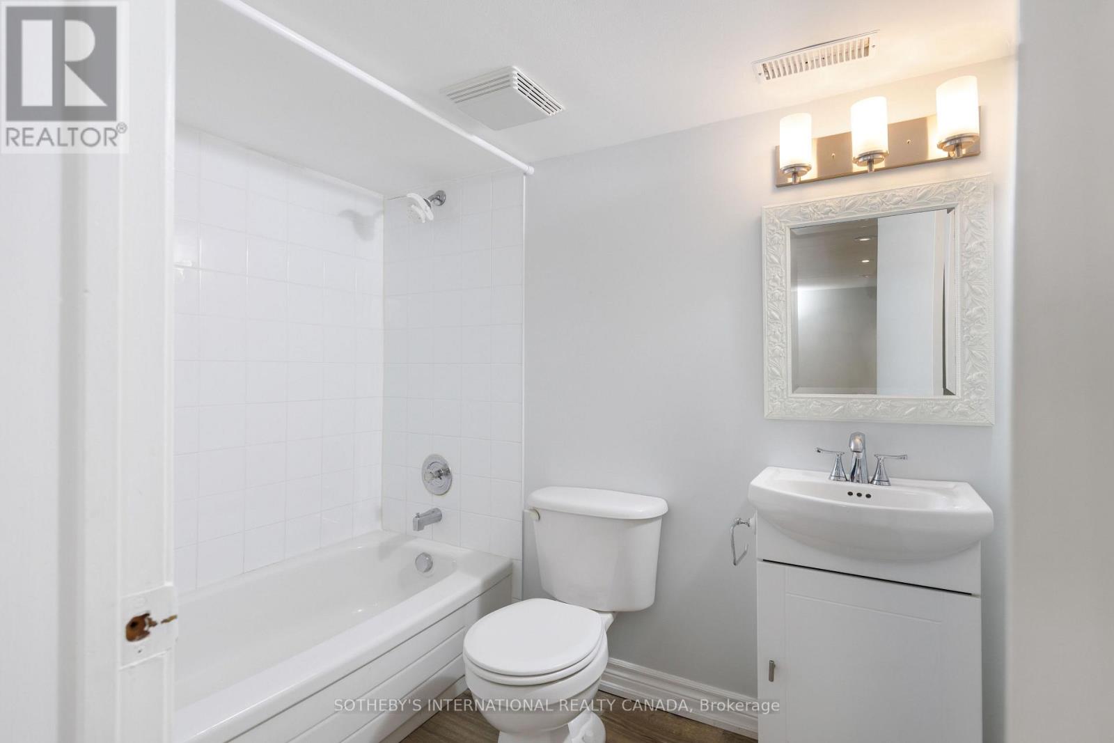 1048 Royal York Road, Toronto (Kingsway South), Ontario  M8X 2G7 - Photo 33 - W13834866