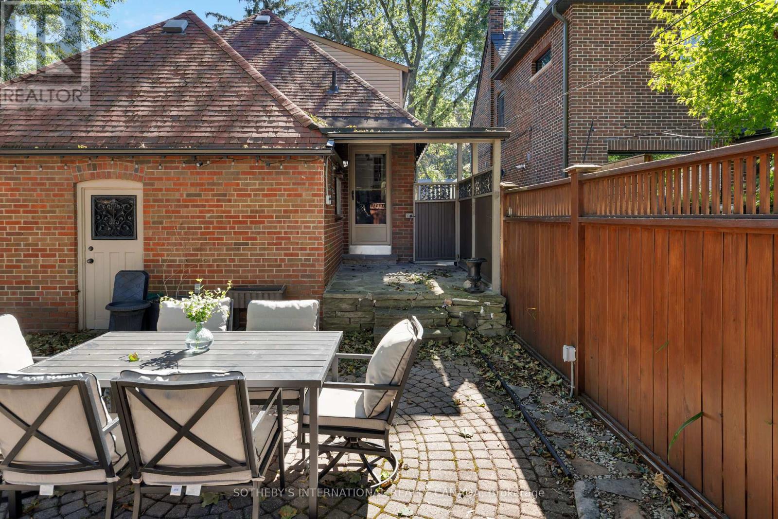 1048 Royal York Road, Toronto (Kingsway South), Ontario  M8X 2G7 - Photo 40 - W13834866