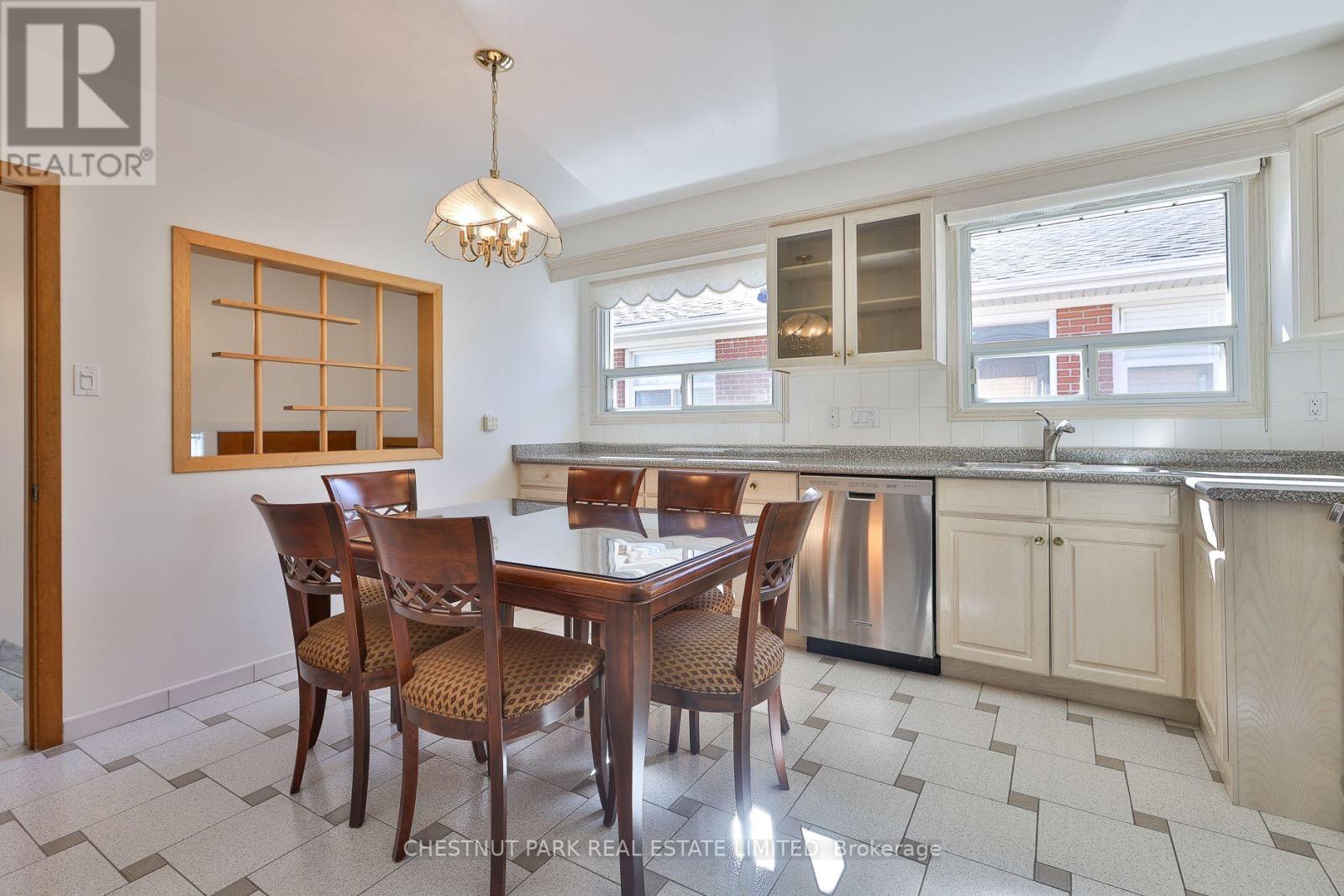 28 Charrington Crescent, Toronto, Ontario  M3L 2C4 - Photo 10 - W13834886