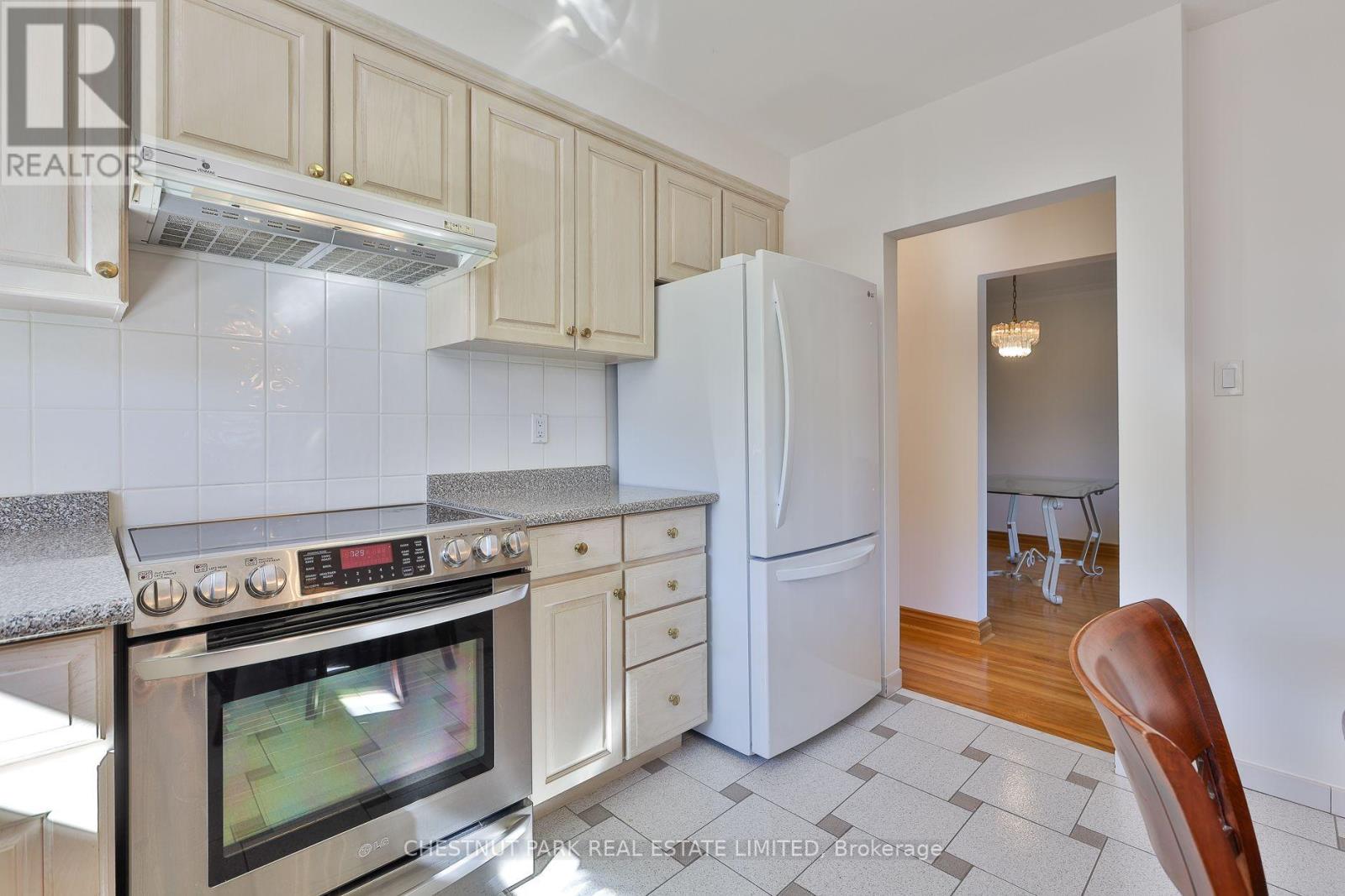 28 Charrington Crescent, Toronto, Ontario  M3L 2C4 - Photo 12 - W13834886